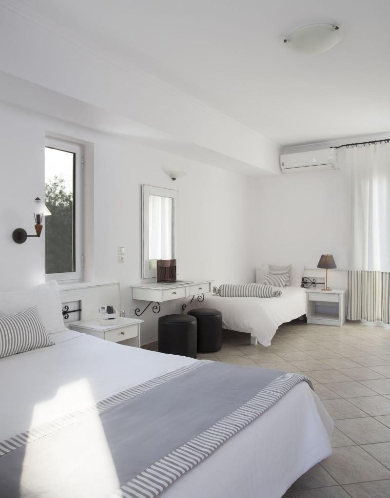 Iris Beach Hotel Monemvasía Dış mekan fotoğraf